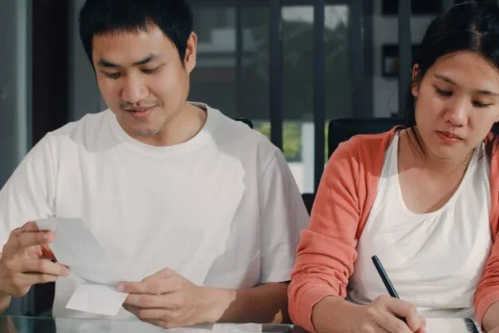 perbedaan biro jasa resmi dan ilegal (1)